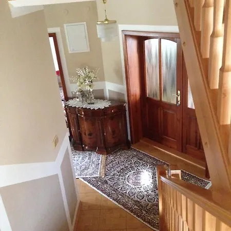 Adele Rooms Nova Lesna Homestay