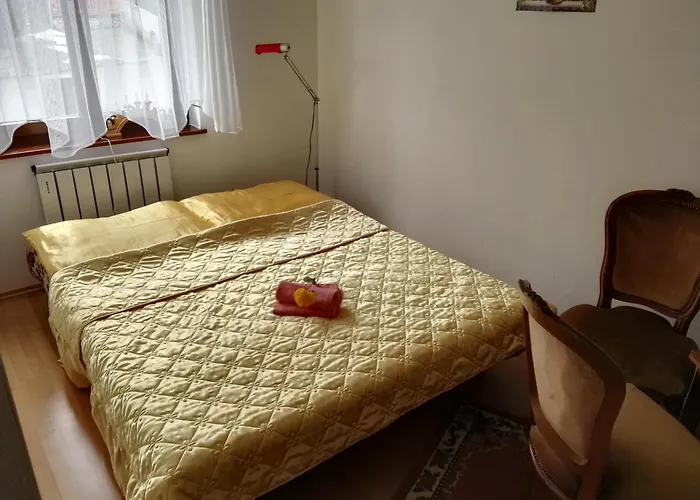 Adele Alloggio in famiglia *